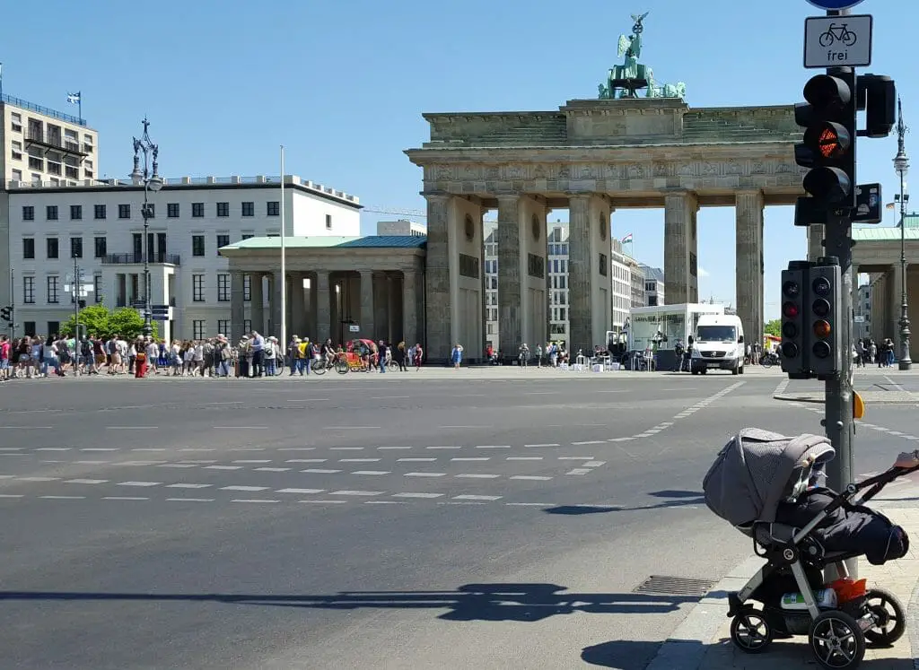 Berlin mit Baby am Brandenburgertor