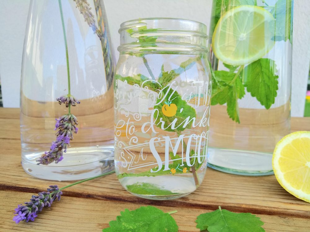 Lavendel- und Zitronenmelissen-Wasser rezept infused water