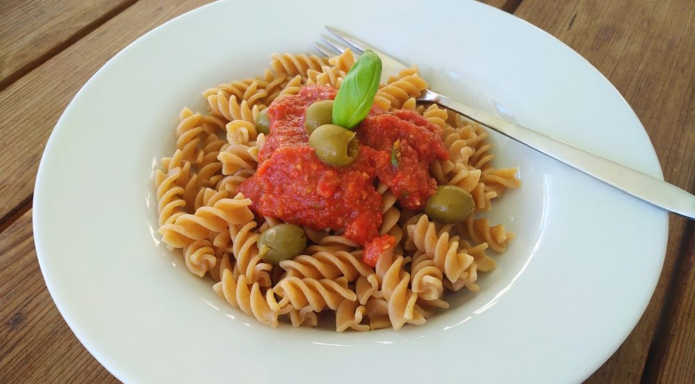 Pasta mit kalter Gemüsesauce