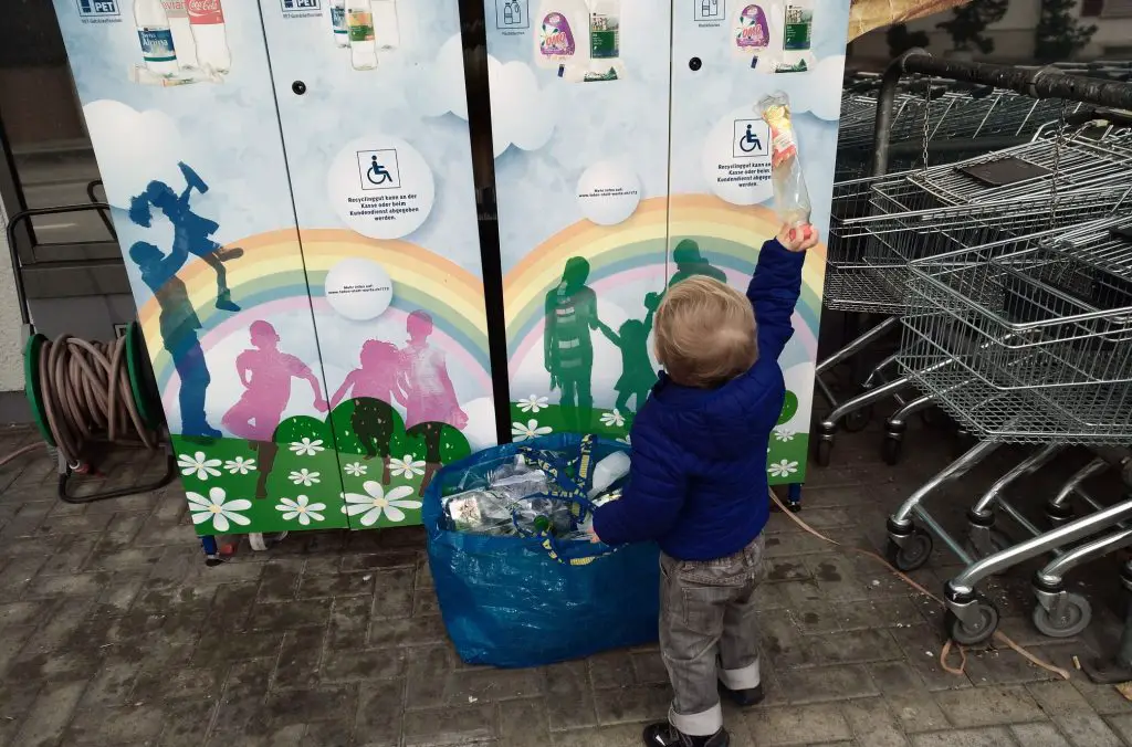 recycling mit Kindern - PET Flaschen entsorgen