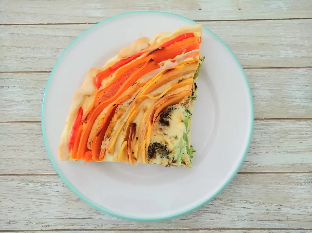 Gemüsewähe Spiraloptik auf Teller rezept broccoli karotte süsskartoffel familie kinder