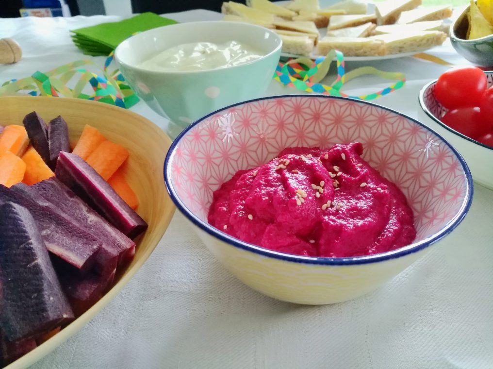 Rote Bete Dip mit Karotten randen hummus rezept