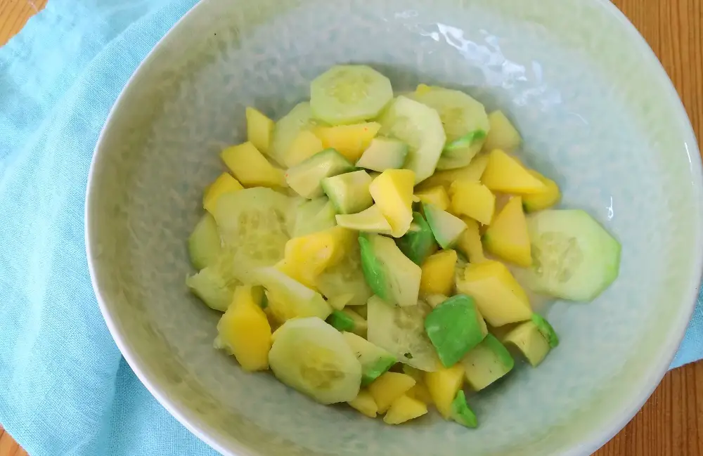 essen schwangerschaft tipps übelkeit geruchssinn sensibel schwanger obst gemüse gesund rezepte salat mango gurke
