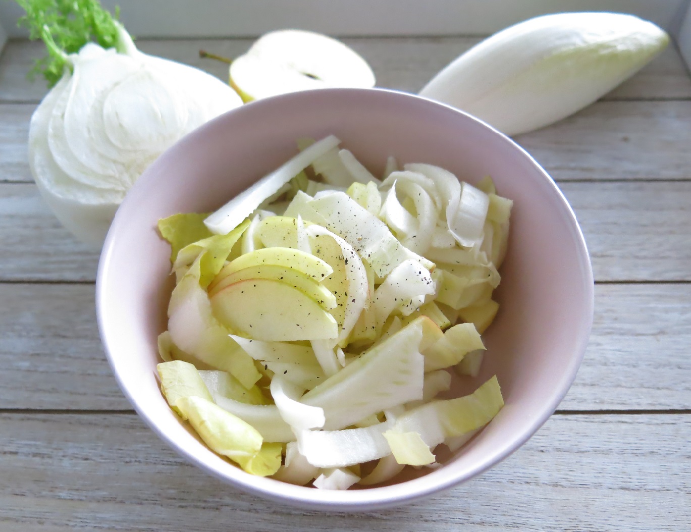 Schneller Apfel-Fenchel-Chicorée Salat ⋆ Miss Broccoli