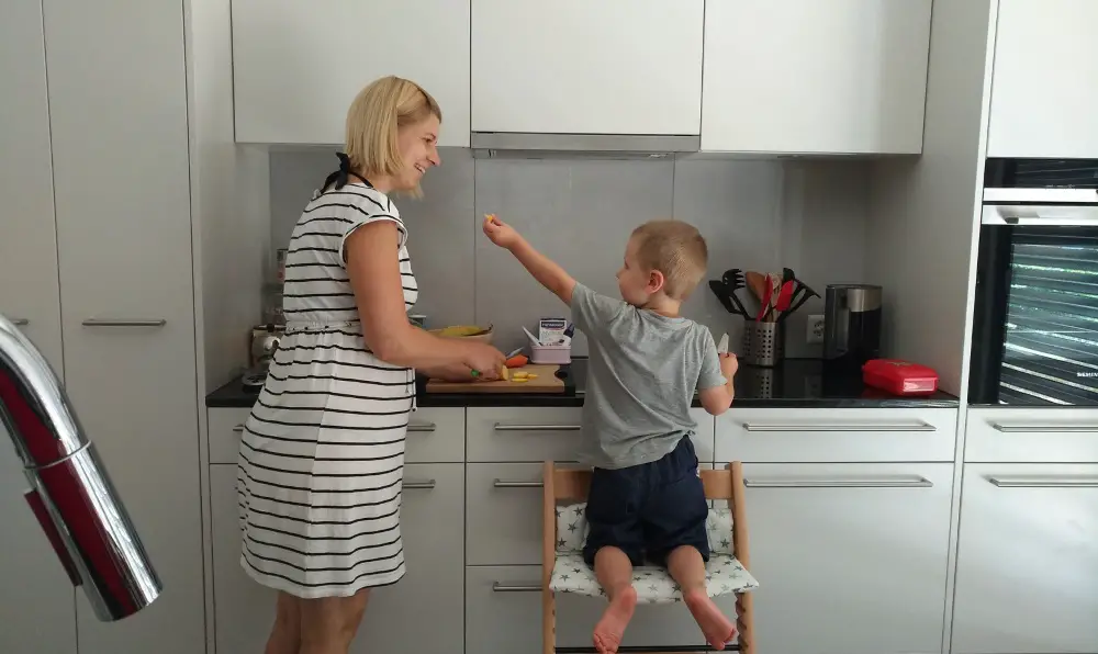 hansaplast sicher küche kind baby tipps pflaster erste hilfe mamablog kochen mit kindern