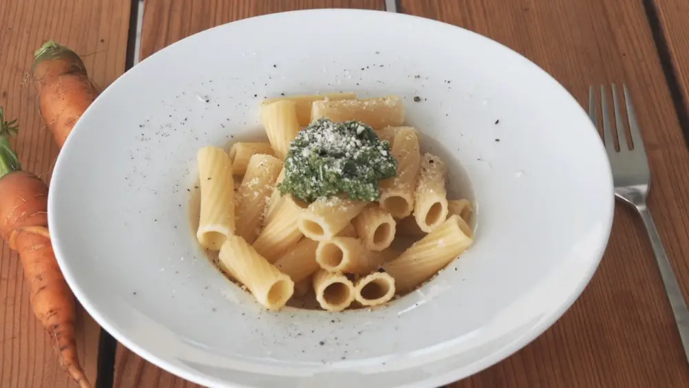 Karottenkraut rezepte karotte foodwaste pasta pesto karotte karottengrün rezept vegan vegetarisch