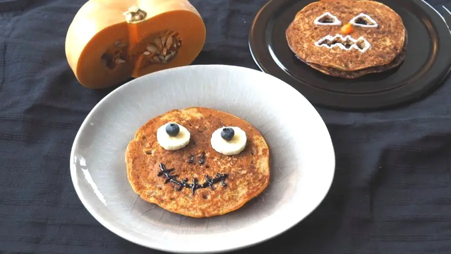 kürbis zuckerfrei ohne zucker apfelmus pancakes halloween rezept pfannkuchen kinder foodlbog mamablog einfach lustig