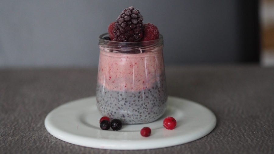 chia leinsamen dessert beeren