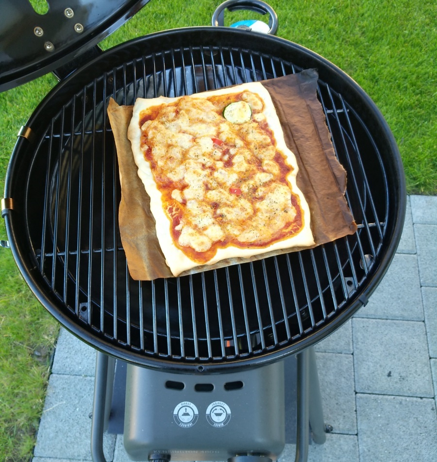 pizza auf grill