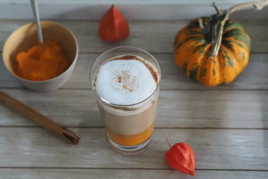 pumpkin spice latte im Glas